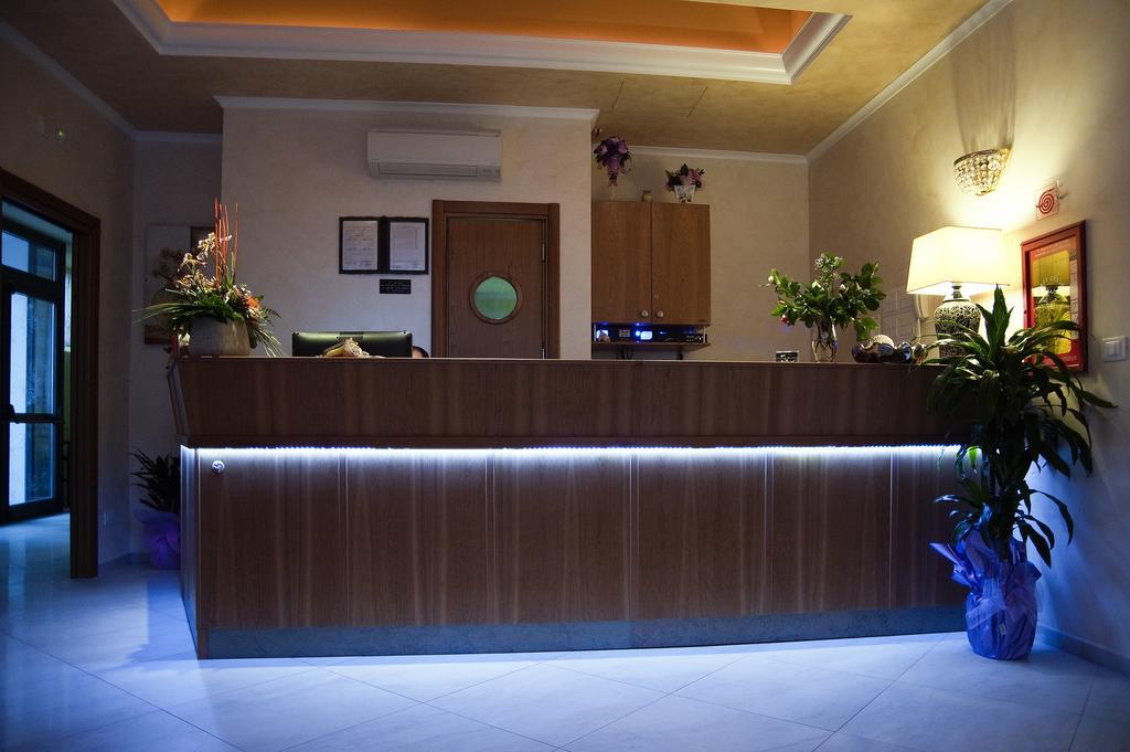 Hotel Aquila Aprilia Eksteriør bilde